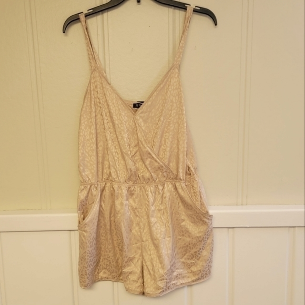 NWT INC‎ Romper